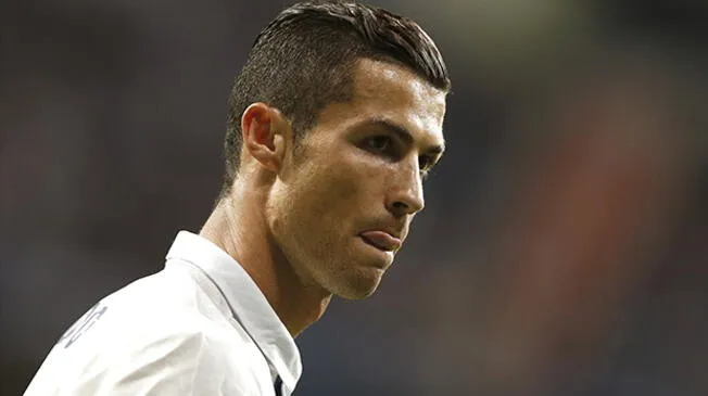 Cristiano Ronaldo se lamenta durante el Real Madrid-Legia por Champions League.