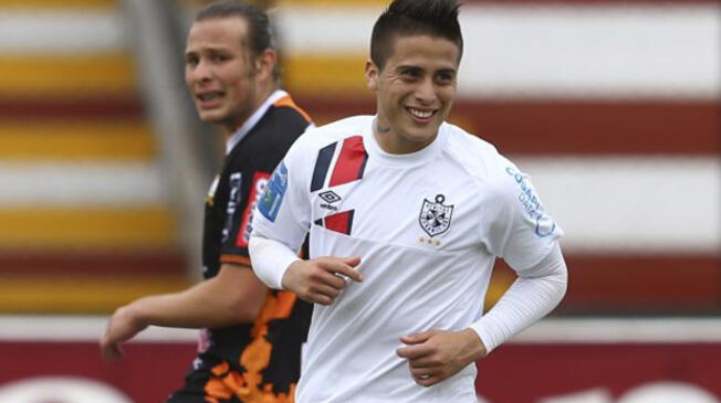 Christian Ortiz celebra su gol a Ayacucho FC.