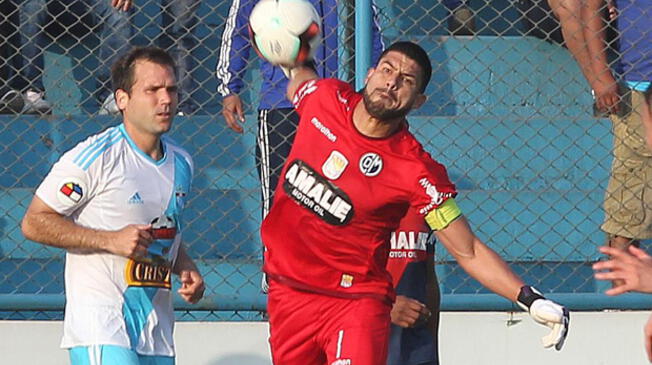 Erick Delgado durante el Sporting Cristal-Municipal en el Alberto Gallardo.