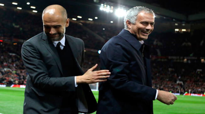 José Mourinho y "Pep" Guardiola saludándose eufóricamente
