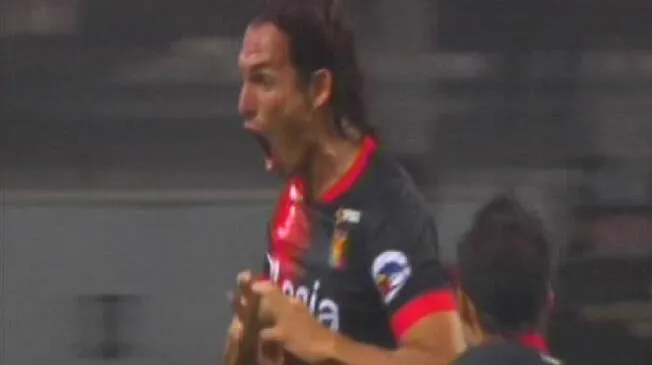 José Carlos Fernández celebra eufóricamente su gol a Universitario.
