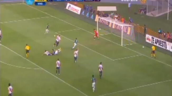 En el Sporting Cristal vs. Municipal, Horacio Calcaterra se falló un gol a centímetros del área.