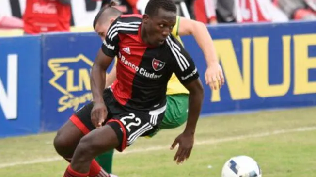 Luis Advíncula está en el cuadro de Newell´s bajo la modalidad de préstamo, pero los directivos argentinos harían el esfuerzo por retenerlo un tiempo más en el cuadro ‘leproso’.