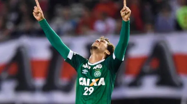 Helio Neto, jugador del Chapecoense, estuvo más de una semana en coma, ya logró despertar, sin embargo, no sabe sobre lo ocurrido sobre sus compañeros fallecidos.