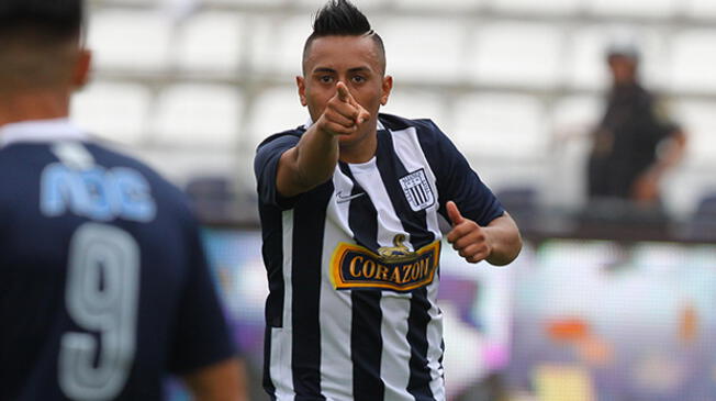 Christian Cueva celebra un gol con Alianza Lima en Matute.