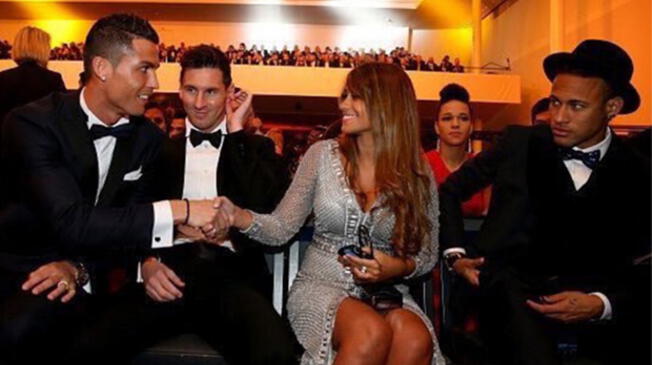 Cristiano Ronaldo saludó a Antonella en la gala del Balón de Oro del año pasado.
