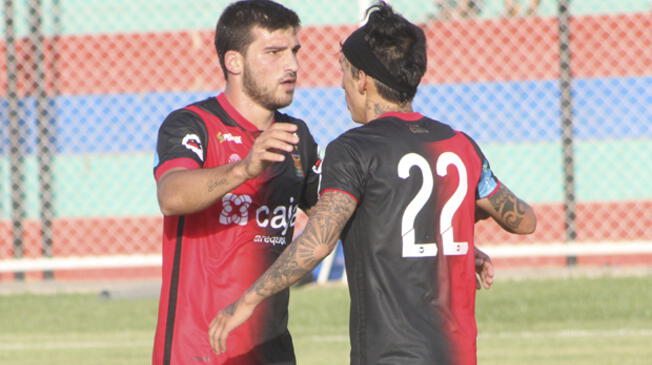 Bernardo Cuesta y Omar Fernández, dos de los mejores extranjeros del fútbol peruano.