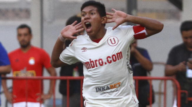 Édison Flores celebra su gol a Sporting Cristal que le dio el título del Apertura a Universitario.