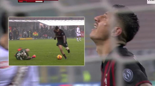 Gianluca Lapadula se lamenta la gran ocasión de gol que falló con el AC Milan.