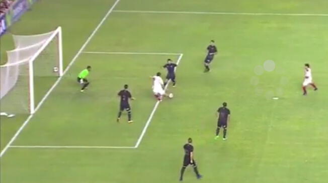 Hernán Rengifo anota el que debía ser el 1-1, pero el árbitro anuló mal la acción.