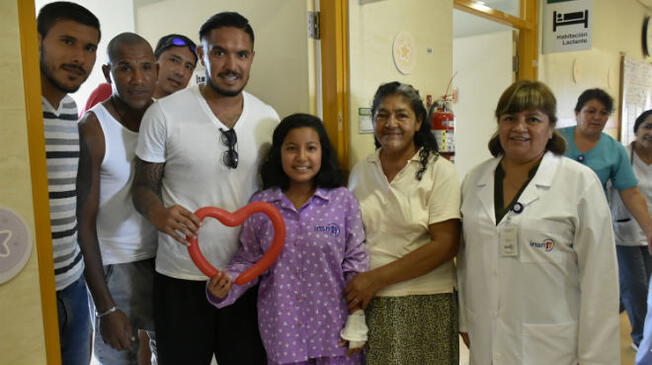 Universitario: Vargas y Galliquio promovieron campaña de donación de sangre.