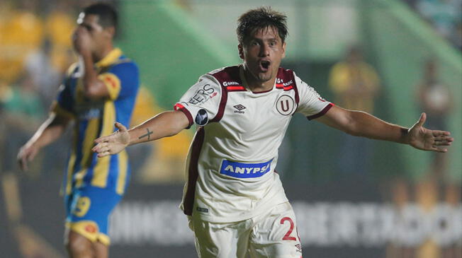Diego Manicero celebra su gol con Universitario a Capiatá.