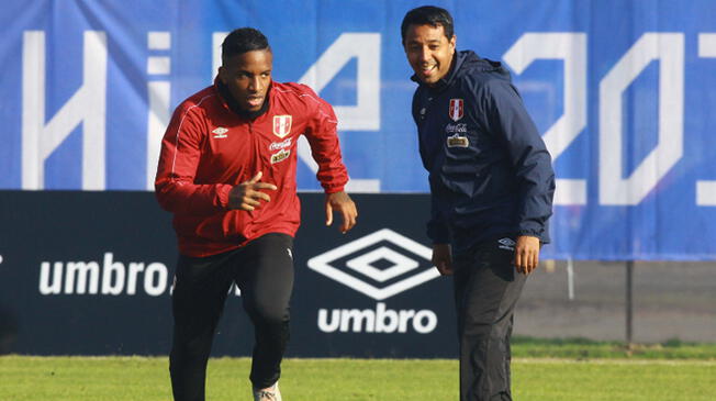 Nolberto Solano y Jefferson Farfán durante un entrenamiento de Perú en la Copa América 2015.