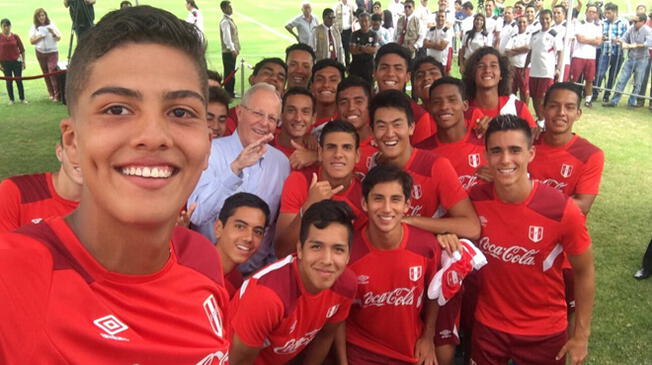 El selfie de PPK con la Selección Peruana Sub-17 en la Videna.