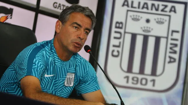 Pablo Bengoechea salió a dar una conferencia de prensa tras el empate ante Municipal.