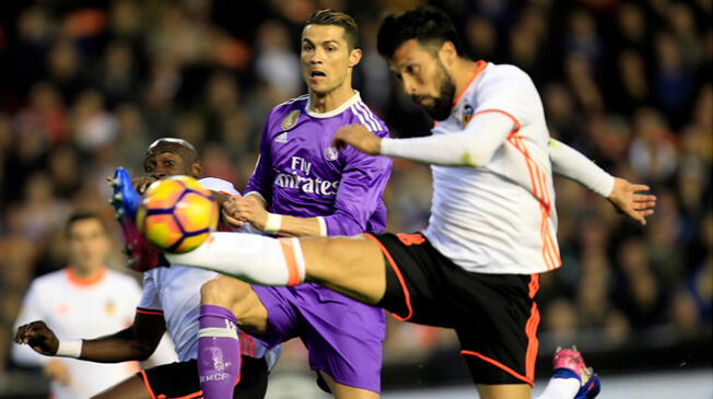 Real Madrid cayó 2-1 ante Valencia y la Liga Santander se puso al rojo vivo