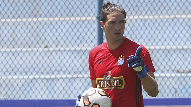 Mauricio Viana durante un partido de Sporting Cristal.