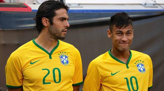 Kaká y Neymar durante su etapa en la selección brasileña.