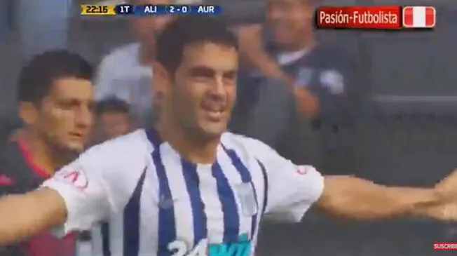 Luis Aguiar celebra su segundo gol a Juan Aurich