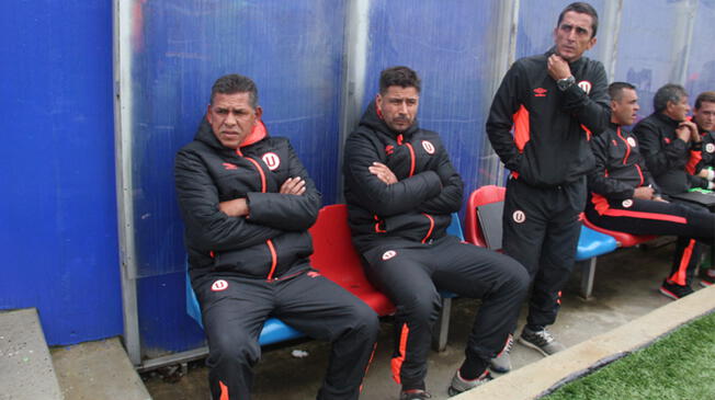 El 'Puma' Carranza con su comando técnico antes del Comerciantes-Universitario.