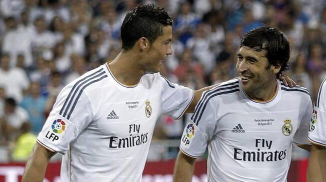 Cristiano Ronaldo y Raúl durante un amistoso del Real Madrid en 2013.