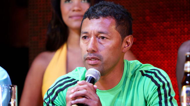 Roberto Palacios durante una conferencia de prensa.