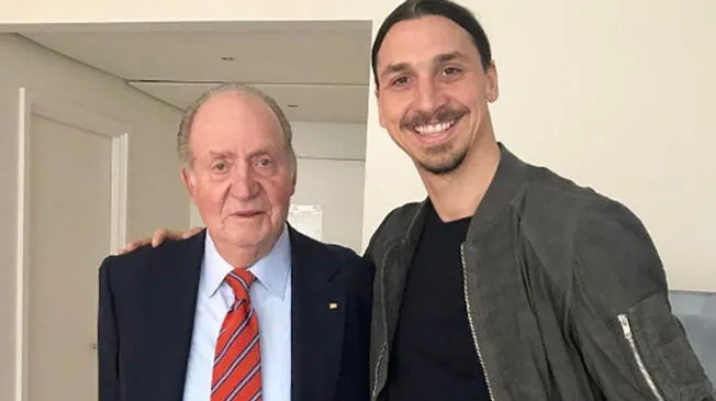El Rey Juan Carlos estuvo en Inglaterra gracias a una invitación del dueño del Manchester City. Allí conoció a Zlatan Ibrahimovic. 