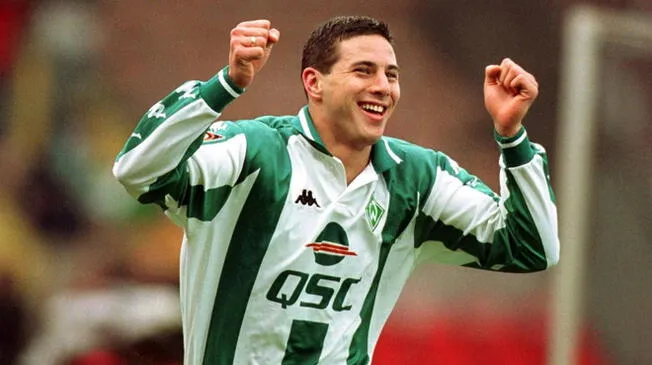 Claudio Pizarro celebra un gol con el Werder Bremen.
