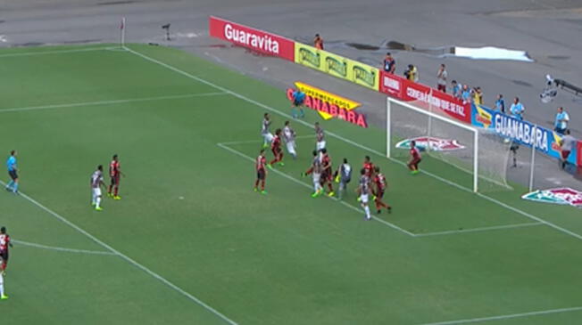 En el Flamengo vs. Fluminense, Miguel Trauco brilló con colosal salvada.