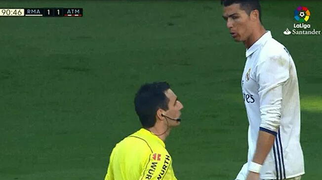 Cristiano Ronaldo le lanza un duro insulto al árbitro del Real Madrid-Atlético de Madrid.