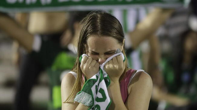 Hinchas del Porto no respetaron el dolor que produjo la tragedia del Chapecoense. 