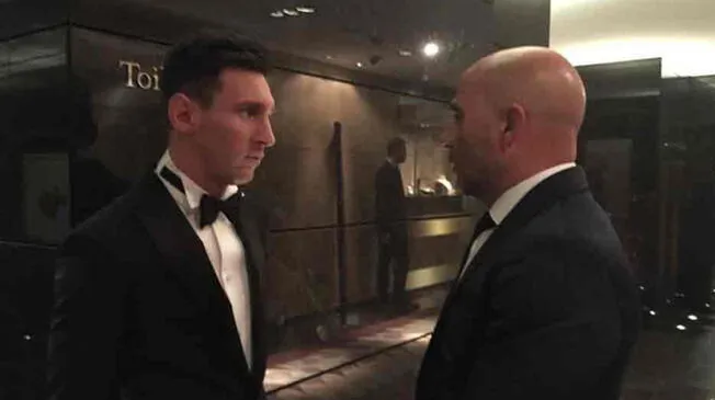 Lionel Messi y Jorge Sampaoli en un charla durante el Balón de Oro 2015.