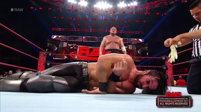 En WWE Raw, Samoa Joe masacró a Seth Rollins.
