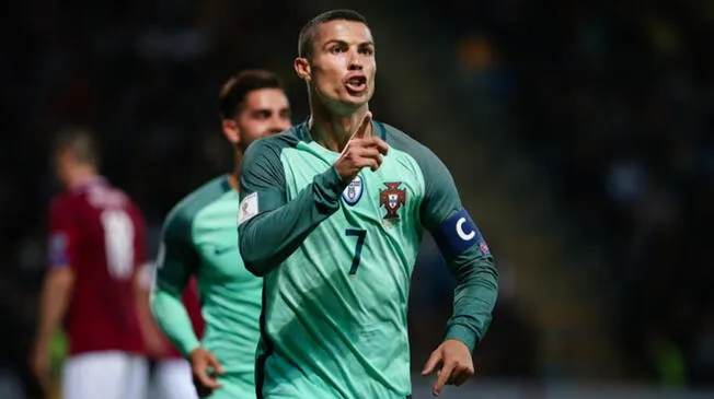 Cristiano Ronaldo celebra su primer gol a Letonia.