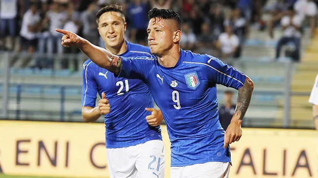 Gianluca Lapadula celebra uno de sus goles a San Marino.