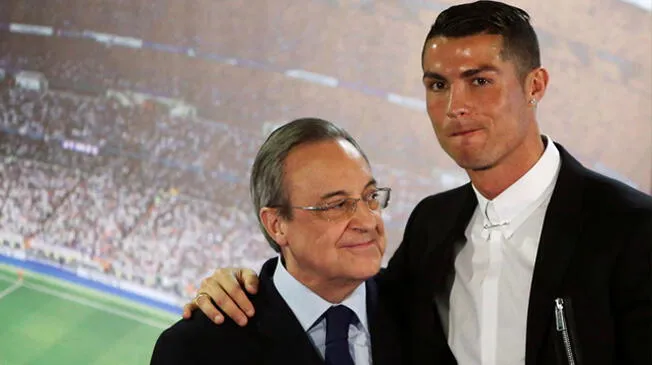 Florentino Pérez y Cristiano Ronaldo durante un acto de reconocimiento al portugués.
