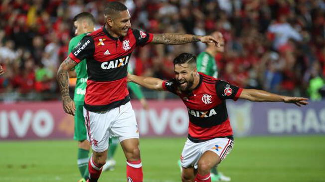 Paolo Guerrero y Diego: los socios del Flamengo en la goleada sobre el Chapecoense. 