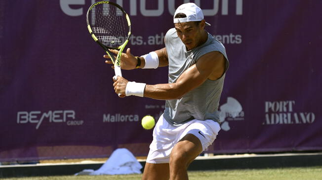 Rafael Nadal se libera de presión y jura que Roger Federer es el máximo favorito en Wimbledon