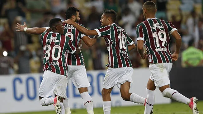Henrique Dourado celebra su doblete con el Fluminense a la Universidad Católica.