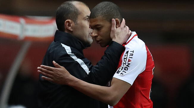 Kylian Mbappé junto al DT del Mónaco Leonardo Jardim.