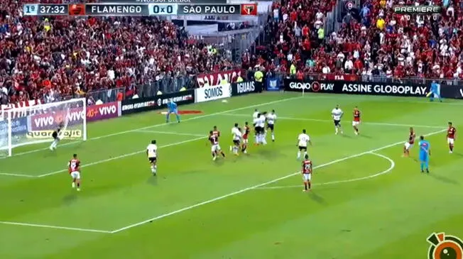 En el Flamengo, vs Sao Paulo, Paolo Guerrero metió un golazo de tiro libre en el Brasileirao.