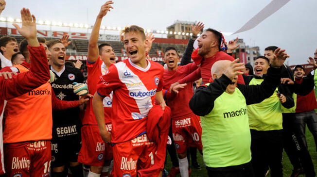 Argentinos Juniors celebra su ascenso a la Primera División.