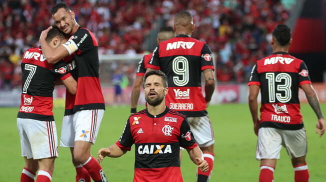 Paolo Guerrero salió golpeado: Flamengo sumó su sexta victoria consecutiva en el Brasileirao