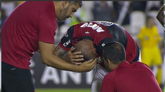 Paolo Guerrero es resistido por el Vasco, durante el tiempo que estuvo en el campo fue 'agarrado' a patadas