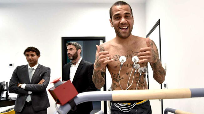 Dani Alves pasó los exámenes médicos y ahora podría enfrentar a la Juventus