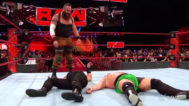 En WWE Raw, Roman Reigns y Samoa Joe no terminaron la pelea por culpa de Braun Strowman.