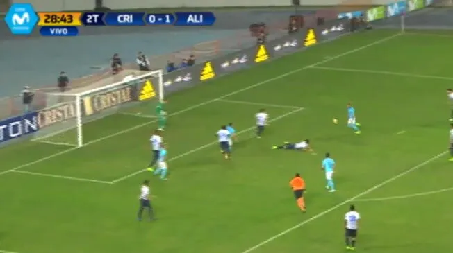 El increíble gol fallado por Ray Sandoval en el Alianza Lima vs. Sporting Cristal.