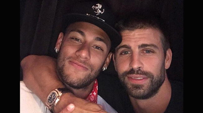 Neymar junto a Gerard Piqué.