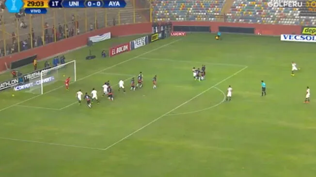 En el Universitario vs. Ayacucho FC, El golazo de tiro libre de Juan Manuel Vargas al ángulo.