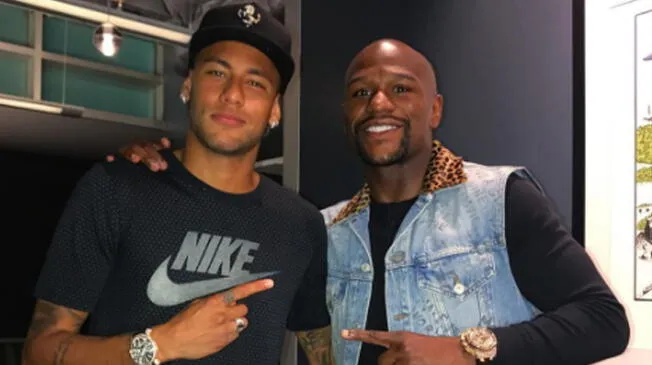 Neymar posa al lado de Floyd Mayweather.